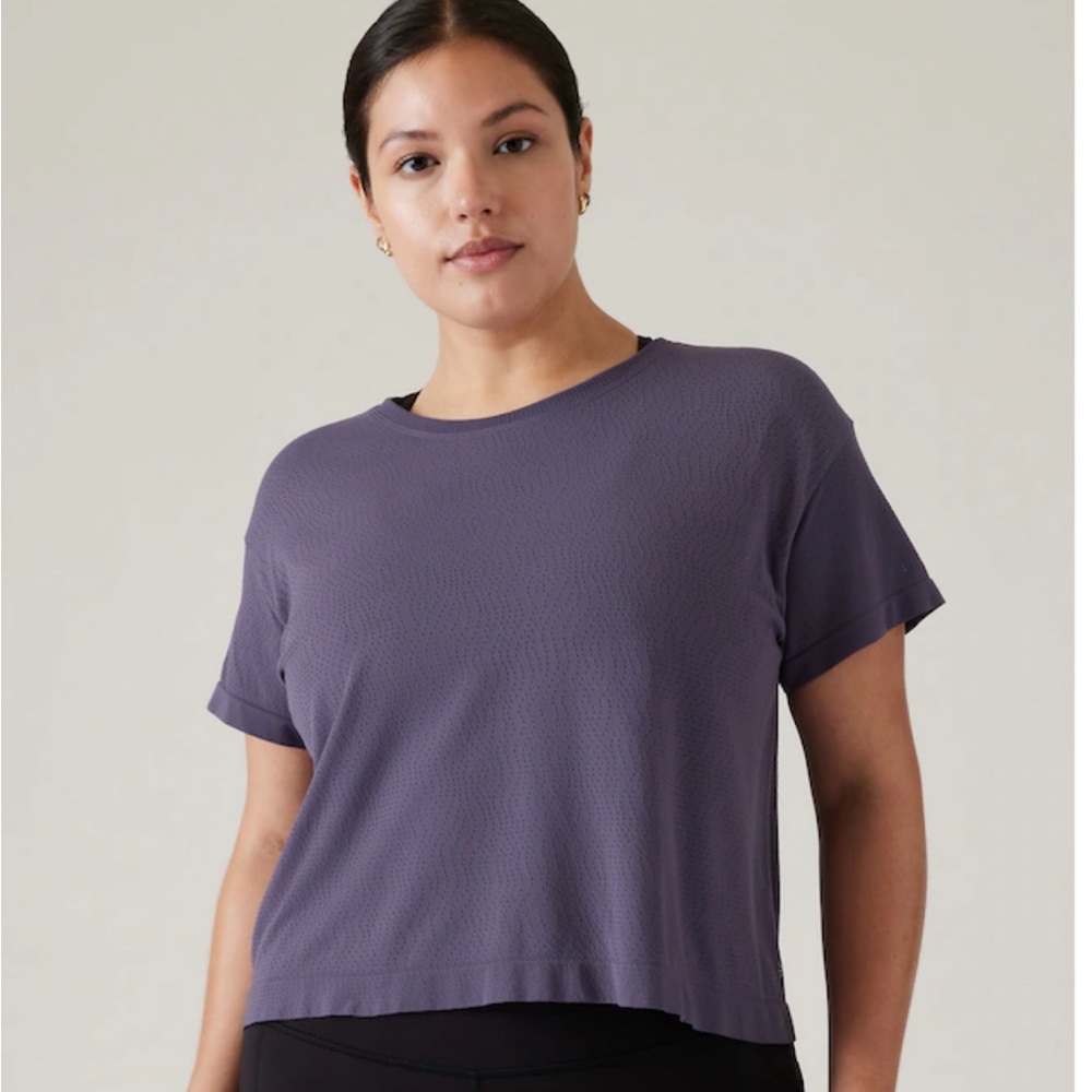 Athleta Ether Seamless Mesh Tee, L
Nightfall Purple
NWT